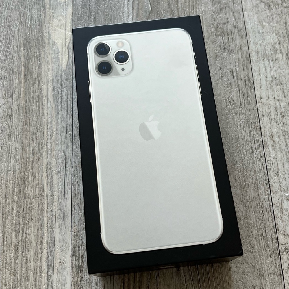 Apple iPhone 11 Pro Max Silver 64GB Box Only